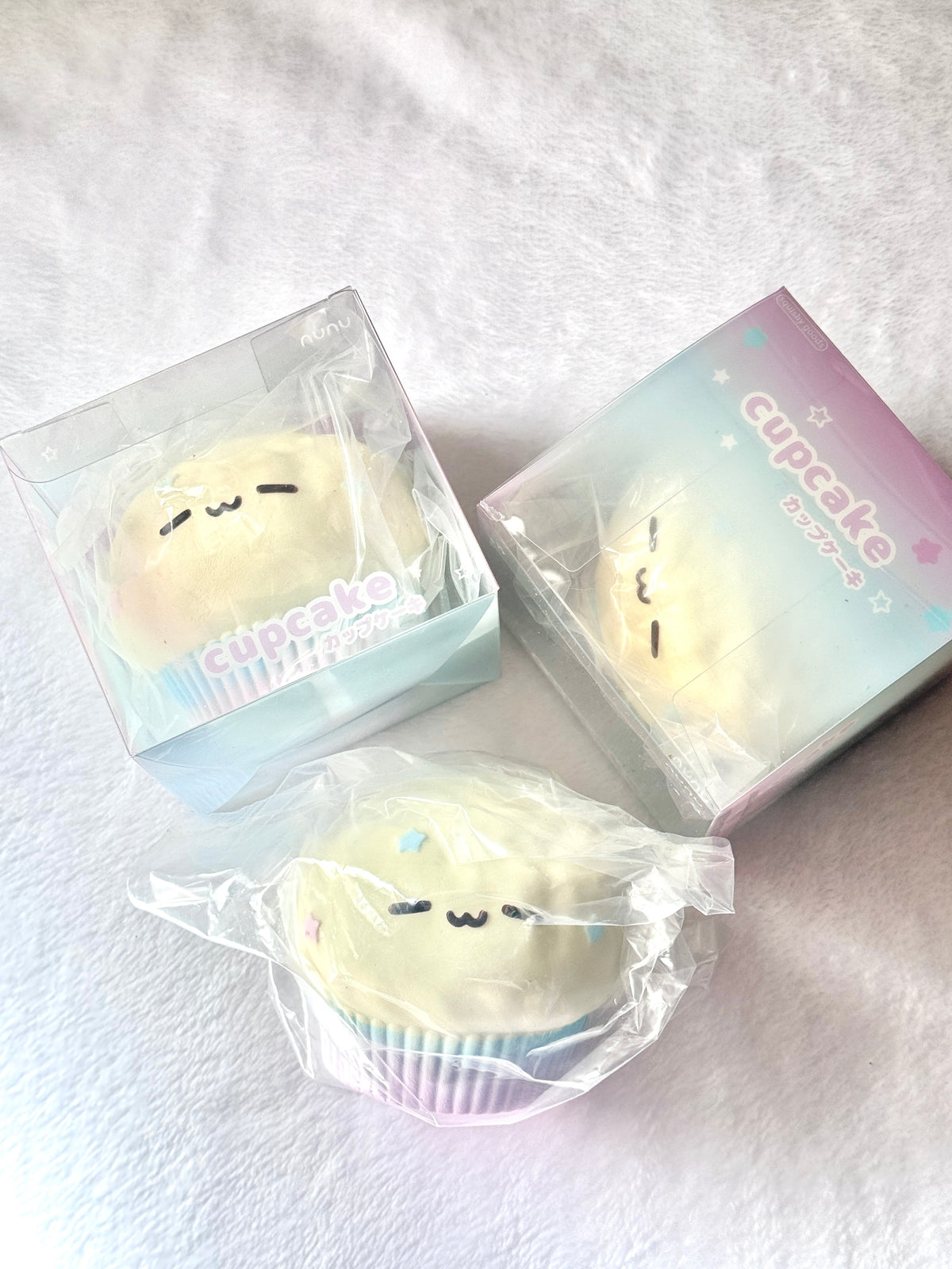 Nunu Galaxy Cupcake Squishy